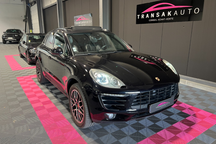 PORSCHE MACAN