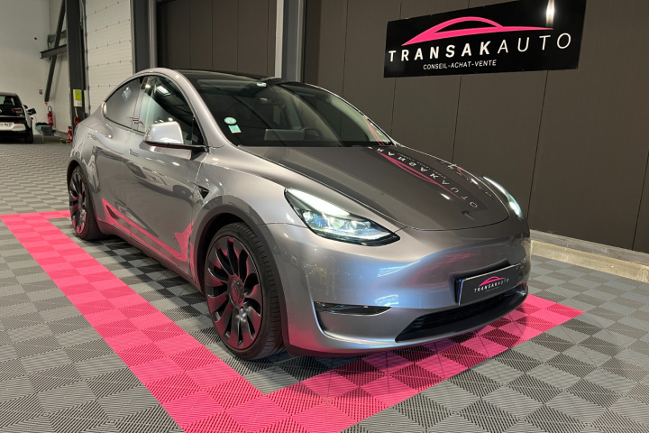 TESLA MODEL Y