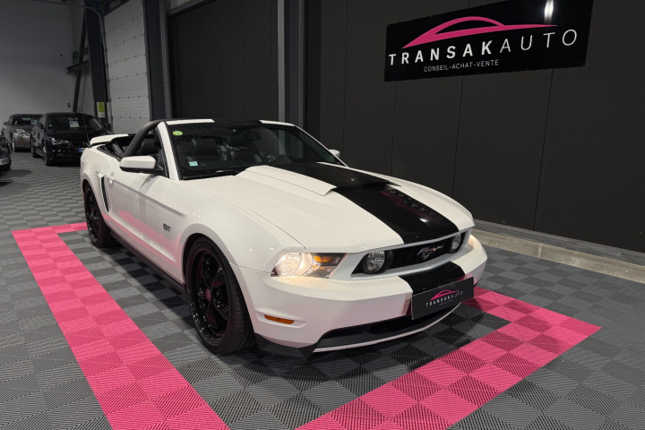 FORD MUSTANG