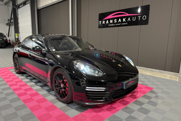 PORSCHE PANAMERA GTS