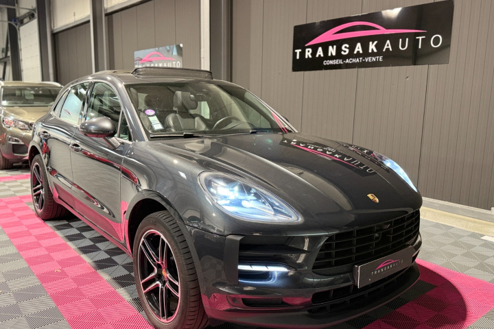 PORSCHE MACAN