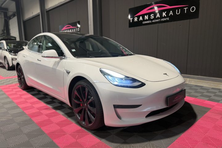 TESLA MODEL 3